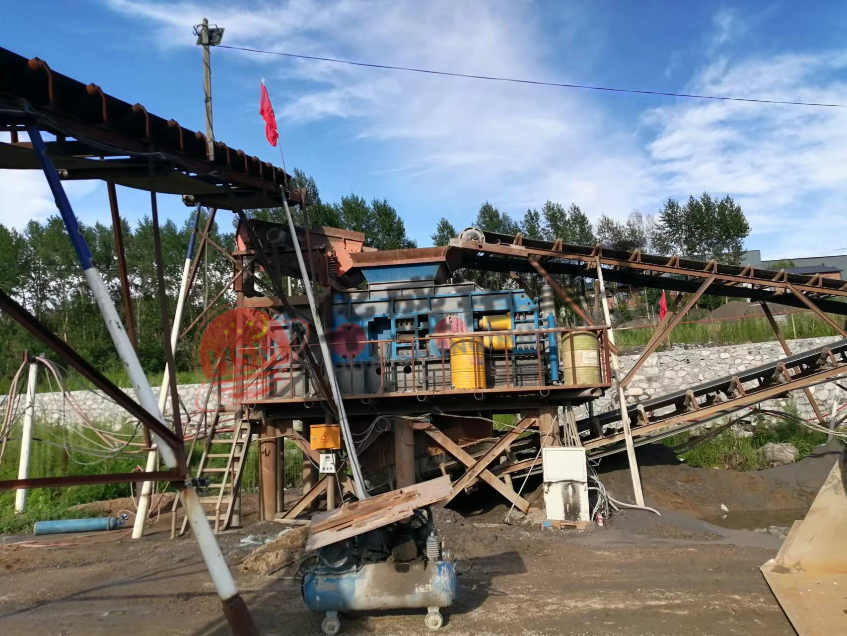  硅石矿破碎机,硅石矿双齿辊破碎机厂家,硅石块齿辊机型号,硅石狼牙破碎机报价
